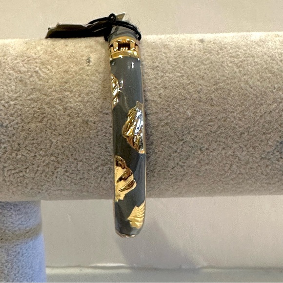 NWT Sequin by Nordstrom Clamper Bangle Bracelet- gray enamel, gold tone seashell - Picture 8 of 12